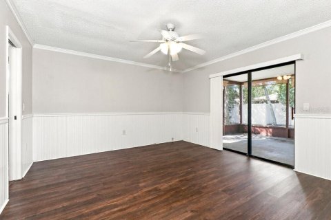 House in New Port Richey, Florida 3 bedrooms, 140.28 sq.m. № 2423644 - photo 9