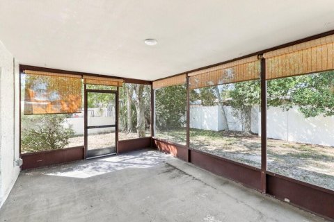House in New Port Richey, Florida 3 bedrooms, 140.28 sq.m. № 2423644 - photo 8