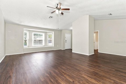 House in New Port Richey, Florida 3 bedrooms, 140.28 sq.m. № 2423644 - photo 4