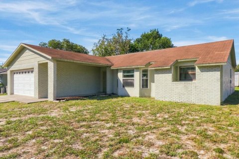 House in New Port Richey, Florida 3 bedrooms, 140.28 sq.m. № 2423644 - photo 3