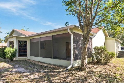 House in New Port Richey, Florida 3 bedrooms, 140.28 sq.m. № 2423644 - photo 16