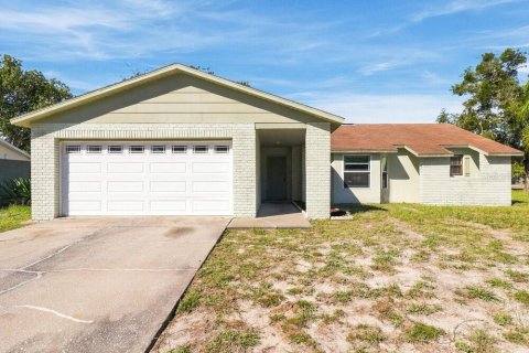 House in New Port Richey, Florida 3 bedrooms, 140.28 sq.m. № 2423644