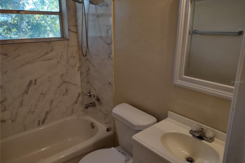 Снять в аренду квартиру в Лейк-Уэльс, Флорида 2 спальни, 115.94м2, № 2142781 - фото 5