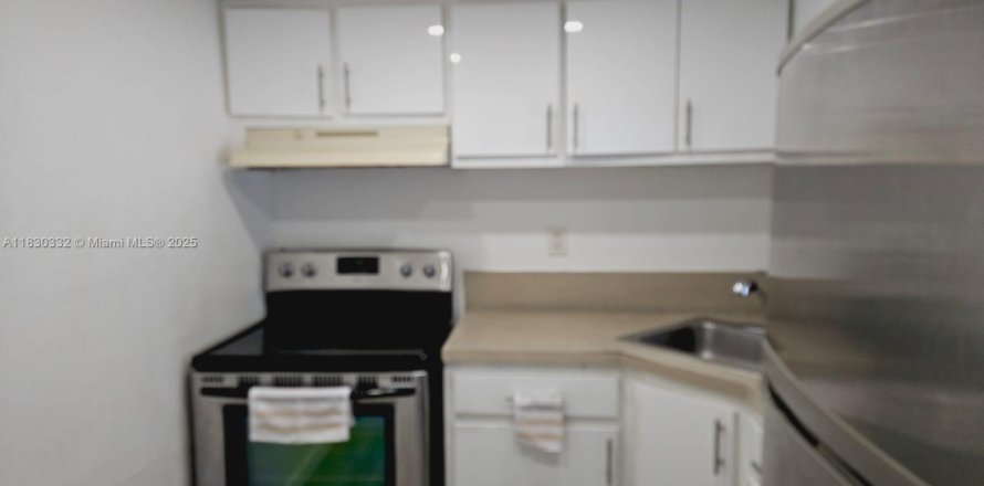 Condo in Miami, Florida, 1 bedroom № 1806034