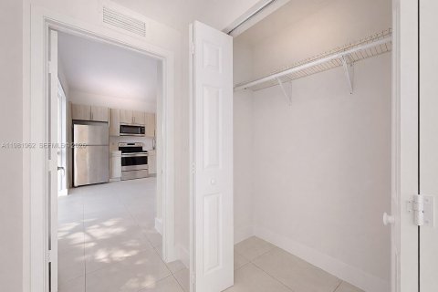 Apartment in Miami, Florida 2 bedrooms, 92.9 sq.m. № 2043286 - photo 15