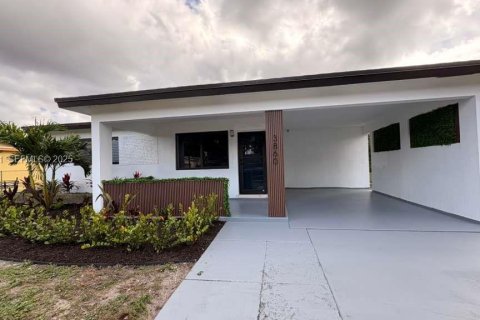 Купить виллу или дом в Лодерхилл, Флорида 3 спальни, 118.91м2, № 1991266 - фото 1