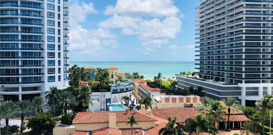 Кондоминиум с 2 спальнями в Майами-Бич, Флорида № 1989532