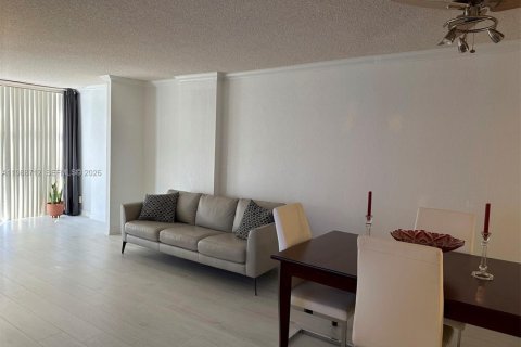 Condo in Hallandale Beach, Florida, 1 bedroom  № 2050938 - photo 22