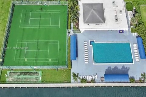 Condo in Hallandale Beach, Florida, 1 bedroom  № 2050938 - photo 3