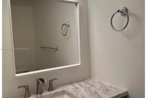 Condo in Hallandale Beach, Florida, 1 bedroom  № 2050938 - photo 23