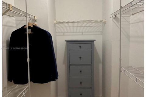 Condo in Hallandale Beach, Florida, 1 bedroom  № 2050938 - photo 25