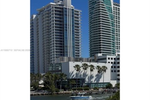 Condo in Hallandale Beach, Florida, 1 bedroom  № 2050938 - photo 7