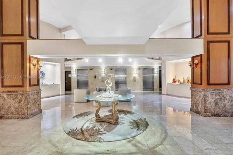 Condo in Hallandale Beach, Florida, 1 bedroom  № 2050938 - photo 9