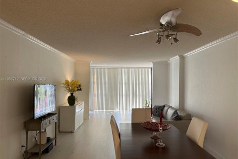 Condo in Hallandale Beach, Florida, 1 bedroom  № 2050938 - photo 19