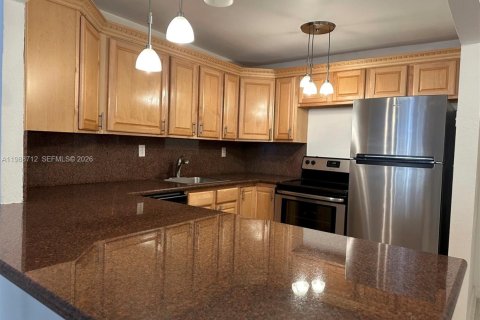 Condo in Hallandale Beach, Florida, 1 bedroom  № 2050938 - photo 16