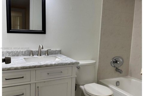 Condo in Hallandale Beach, Florida, 1 bedroom  № 2050938 - photo 27