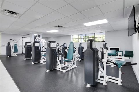 Condo in Hallandale Beach, Florida, 1 bedroom  № 2050938 - photo 13