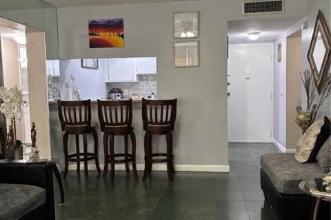 Condominio en venta en Tampa, Florida, 2 dormitorios, 101.64 m2 № 2200912 - foto 5