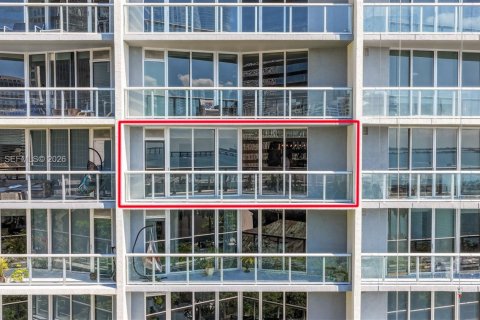 Condo in Miami, Florida, 1 bedroom № 2256220 - photo 16
