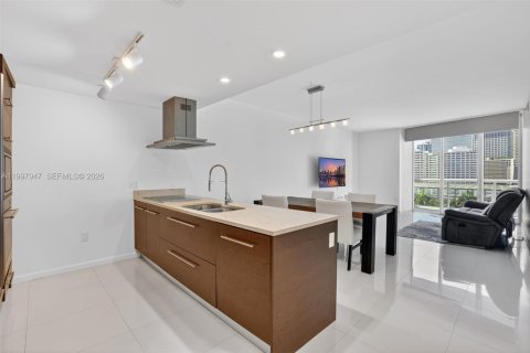 Condo in Miami, Florida, 1 bedroom № 2256220 - photo 2