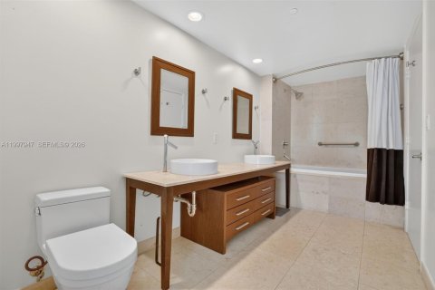 Condo in Miami, Florida, 1 bedroom № 2256220 - photo 7