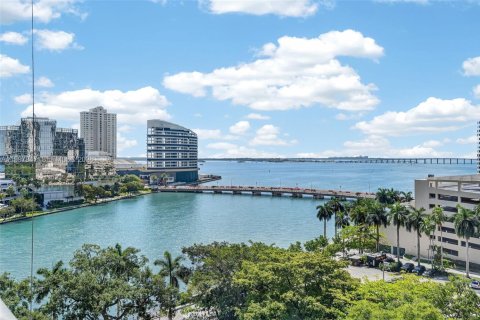 Condo in Miami, Florida, 1 bedroom № 2256220 - photo 11