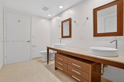 Condo in Miami, Florida, 1 bedroom № 2256220 - photo 8
