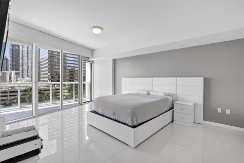 Condo in Miami, Florida, 1 bedroom № 2256220 - photo 5