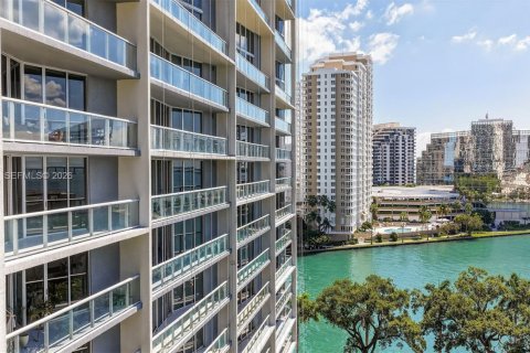 Condo in Miami, Florida, 1 bedroom № 2256220 - photo 15