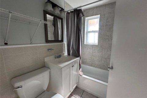 Villa ou maison à louer à Largo, Floride: 2 chambres, 55.18 m2 № 2148704 - photo 13