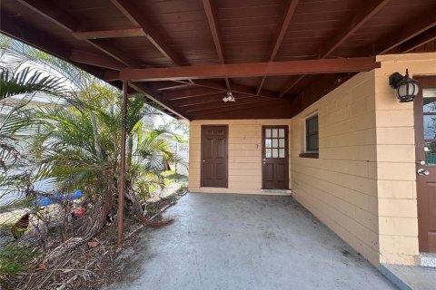Villa ou maison à louer à Largo, Floride: 2 chambres, 55.18 m2 № 2148704 - photo 3