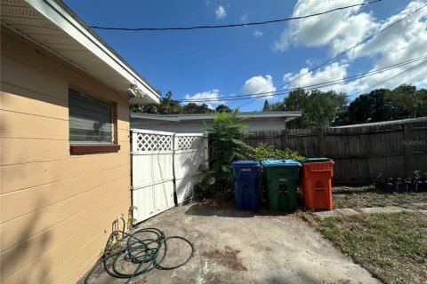 Villa ou maison à louer à Largo, Floride: 2 chambres, 55.18 m2 № 2148704 - photo 11