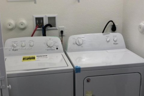 Copropriété à louer à Miami, Floride: 3 chambres, 117.99 m2 № 1948794 - photo 16