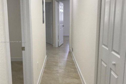 Copropriété à louer à Miami, Floride: 3 chambres, 117.99 m2 № 1948794 - photo 8