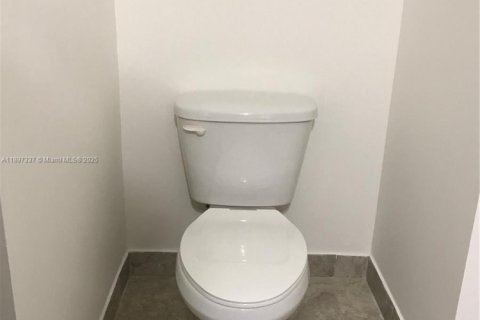 Copropriété à louer à Miami, Floride: 3 chambres, 117.99 m2 № 1948794 - photo 15