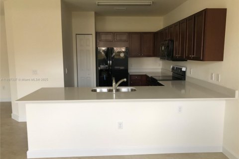 Copropriété à louer à Miami, Floride: 3 chambres, 117.99 m2 № 1948794 - photo 7