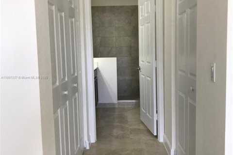 Copropriété à louer à Miami, Floride: 3 chambres, 117.99 m2 № 1948794 - photo 13