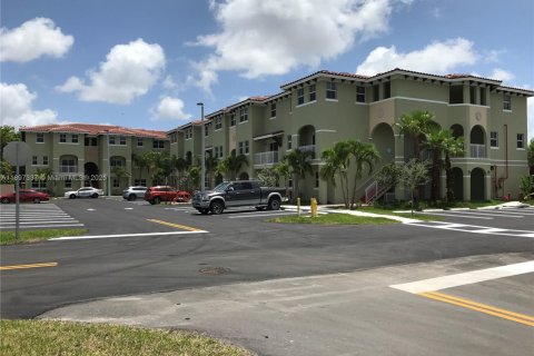 Copropriété à louer à Miami, Floride: 3 chambres, 117.99 m2 № 1948794 - photo 2