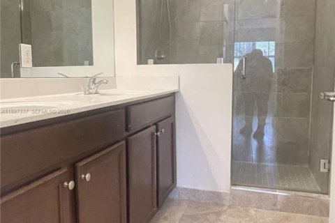 Снять в аренду кондоминиум в Майами, Флорида 3 спальни, 117.99м2, № 1948794 - фото 17