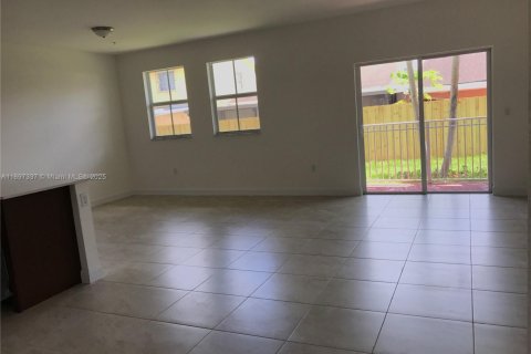 Copropriété à louer à Miami, Floride: 3 chambres, 117.99 m2 № 1948794 - photo 4