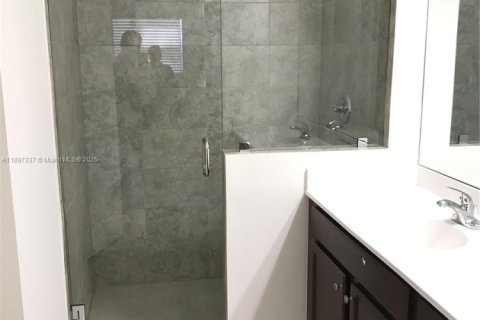 Copropriété à louer à Miami, Floride: 3 chambres, 117.99 m2 № 1948794 - photo 14