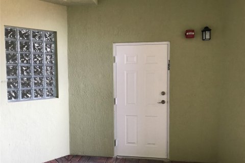 Copropriété à louer à Miami, Floride: 3 chambres, 117.99 m2 № 1948794 - photo 3