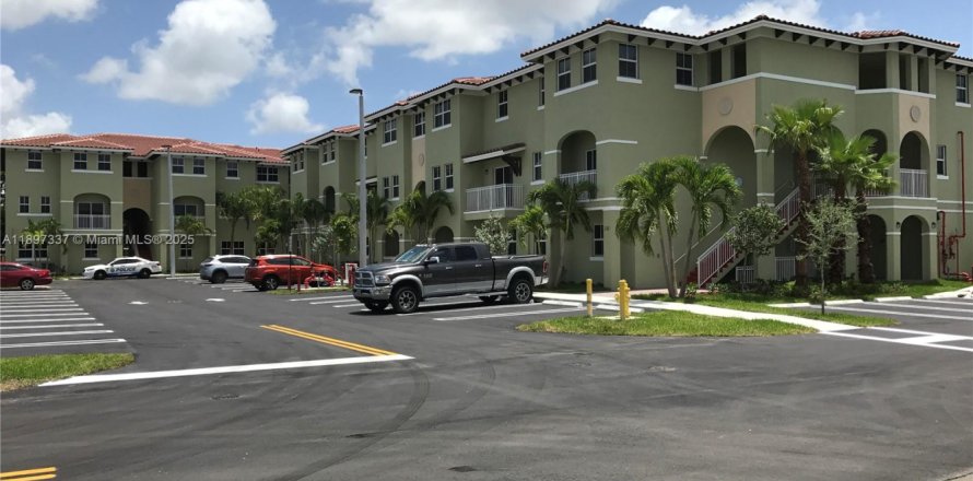 Condo à Miami, Floride, 3 chambres  № 1948794