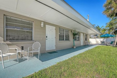 Propiedad comercial en Holmes Beach, Florida 2 dormitorios, 118.54 m2 № 2423945