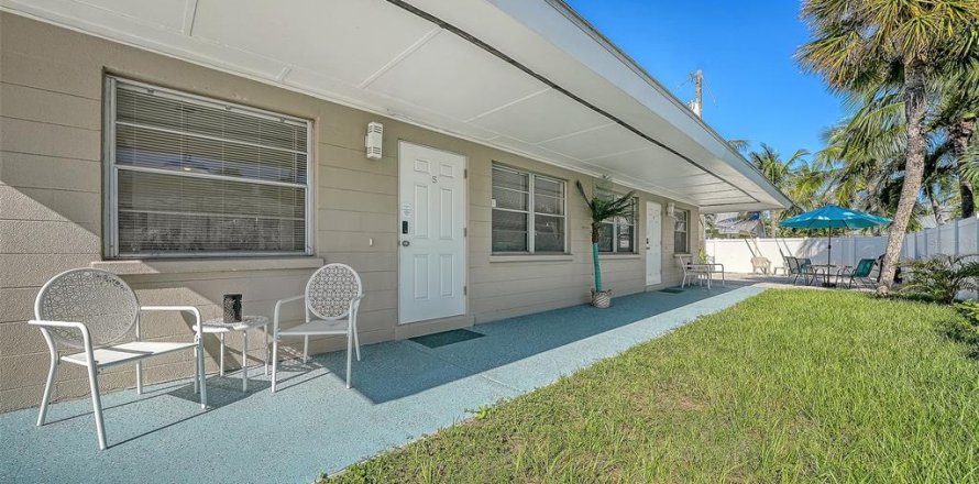 Propiedad comercial en Holmes Beach, Florida 2 dormitorios, 118.54 m2 № 2423945