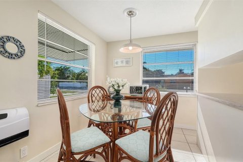 Propiedad comercial en venta en Holmes Beach, Florida, 2 dormitorios, 118.54 m2 № 2423945 - foto 11