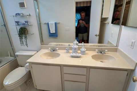 Купить кондоминиум в Сент-Питерсберг, Флорида 3 комнаты, 99.41м2, № 2147825 - фото 16