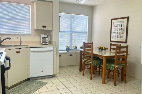 Купить кондоминиум в Сент-Питерсберг, Флорида 3 комнаты, 99.41м2, № 2147825 - фото 9