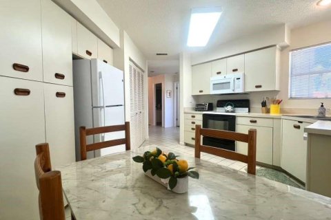 Купить кондоминиум в Сент-Питерсберг, Флорида 3 комнаты, 99.41м2, № 2147825 - фото 8