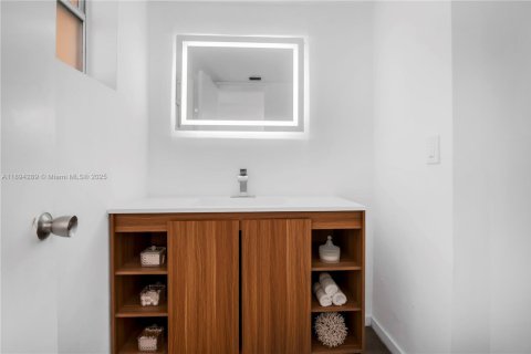 Condominio en venta en North Miami Beach, Florida, 1 dormitorio, 68.19 m2 № 1947397 - foto 10